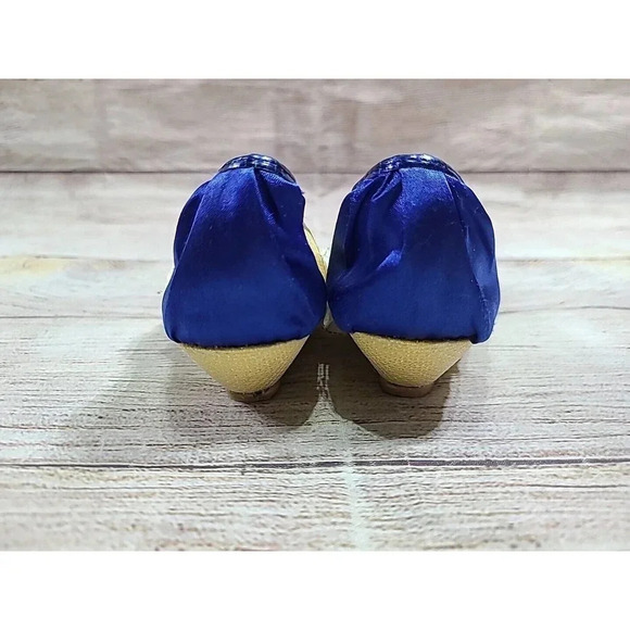 Disney Store Snow White Costume Dress Up Children's Shoes US 7/8 Gold Blue - Picture 5 of 11